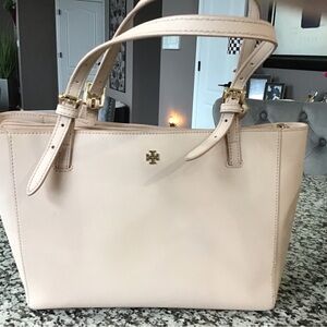 Authentic Tory Burch Triple Compartment Beautiful Adjustable Strap